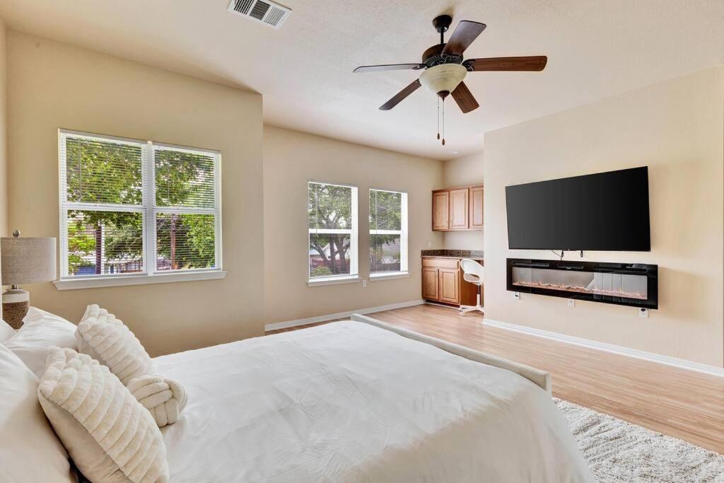 Spacious Home-Queen Suite-Game Room-Movie Room Austin Exterior photo