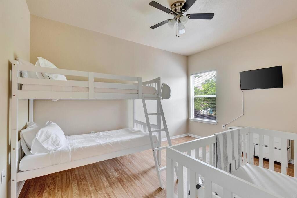 Spacious Home-Queen Suite-Game Room-Movie Room Austin Exterior photo