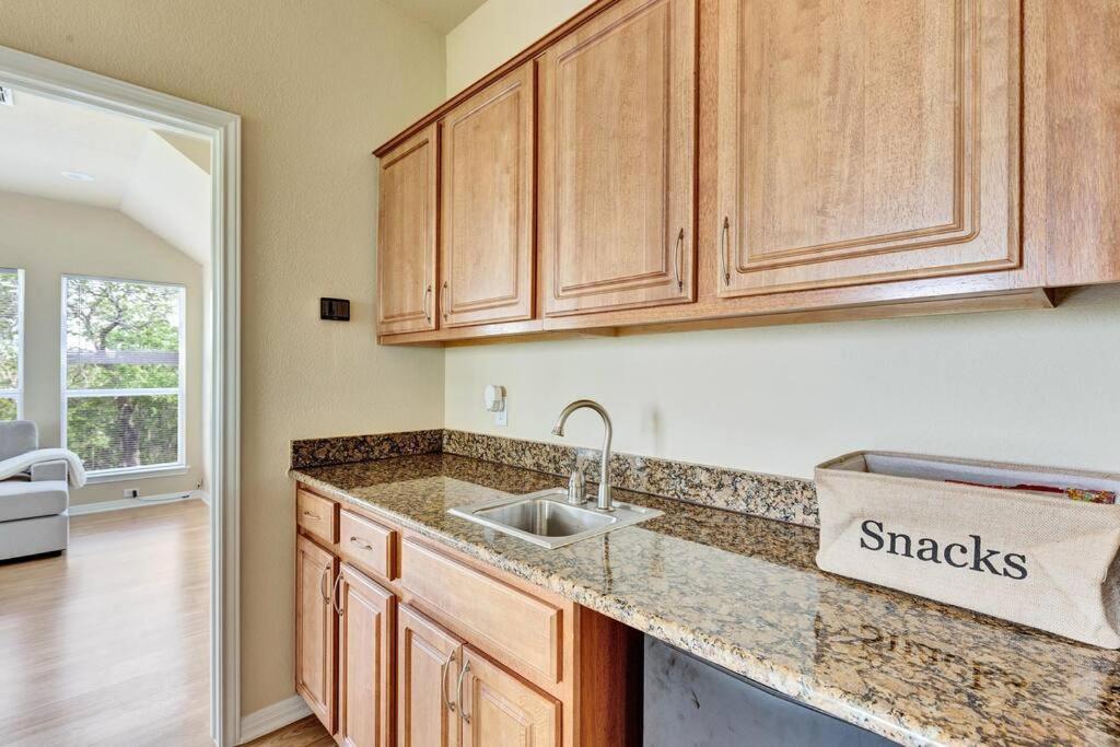 Spacious Home-Queen Suite-Game Room-Movie Room Austin Exterior photo