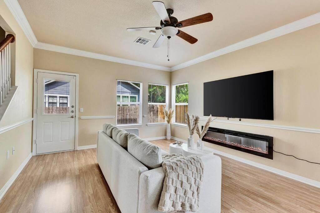 Spacious Home-Queen Suite-Game Room-Movie Room Austin Exterior photo